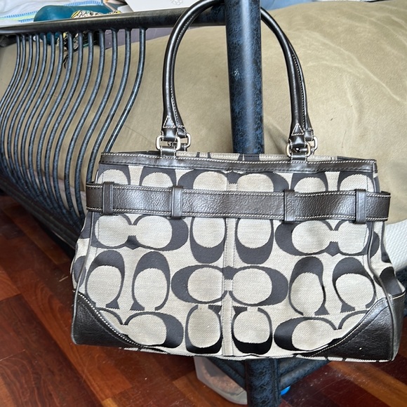 Coach Signature Hampden Bag - Picture 2 of 6